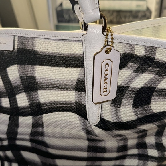 COACH THE LARGE WAVY GINGHAM CANVAS EAST/WEST TOWN TOTE NWOT - Picture 7 of 10